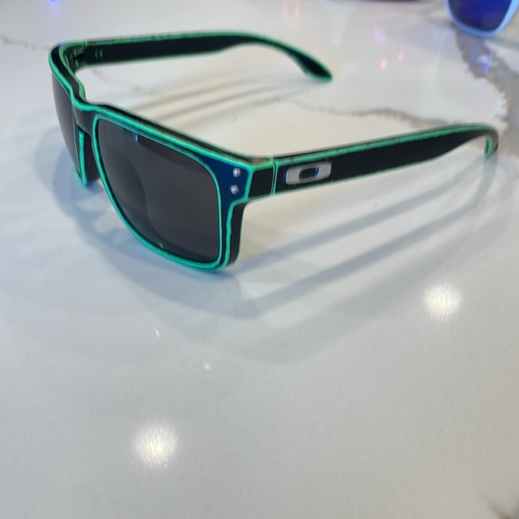 6 pairs of authentic Oakley Holbrook - Picture 6 of 10